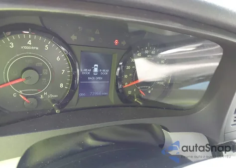 2016 Toyota Sienna Le 8 Passenger z USA, uszkodzony, nr VIN 5TDKK3DC0GS717160